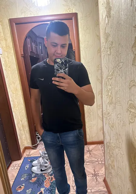 Ромка из Белогорска, мне 24, познакомлюсь на одну ночь