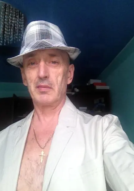 Антон из Красноярска, мне 62, познакомлюсь на одну ночь