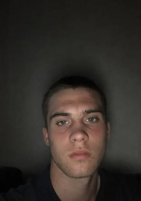 Я Никита, 20, из Волгодонска, ищу знакомства на одну ночь