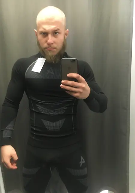 Даниил из Советского, мне 22, познакомлюсь без обязательств