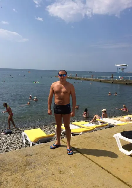 Роман из Глазова, мне 46, познакомлюсь на одну ночь