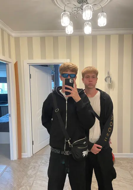 Я Егор, 20, из Долгопрудного, ищу знакомство для постоянных отношений