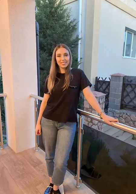 Я Алена, 32, из Симферополя, ищу знакомства на одну ночь