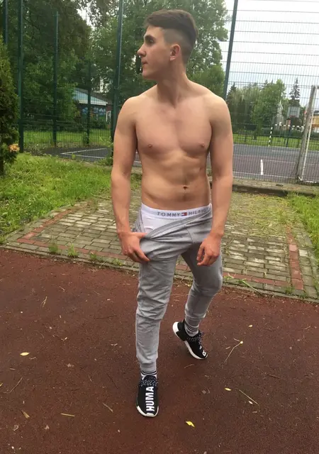 Даня из Брянска, мне 22, познакомлюсь для дружбы