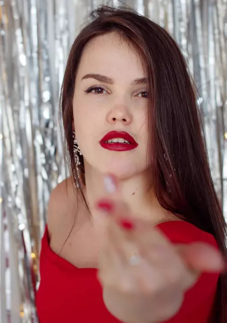 Я Ульяна, 27, из Владивостока, ищу знакомство для приятного времяпровождения