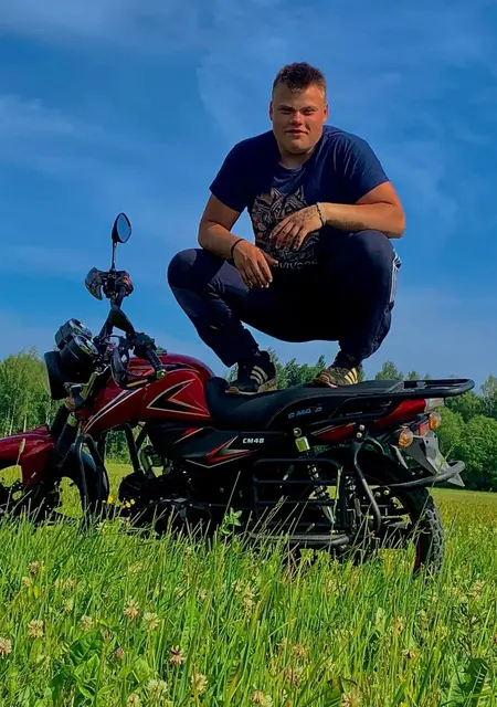 Артёмка из Киришей, мне 20, познакомлюсь без обязательств