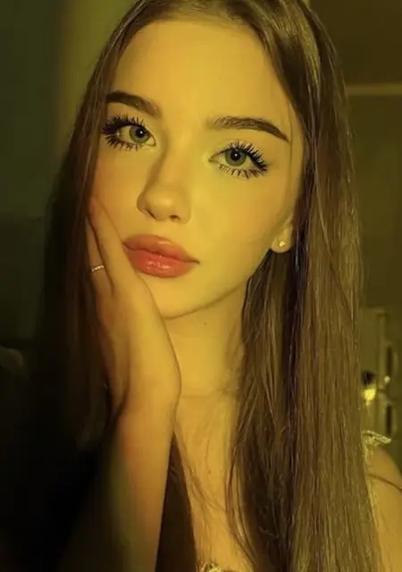 Эвелина из Барнаула, мне 19, познакомлюсь для вирта