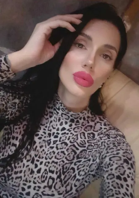 Я Инна, 40, знакомлюсь на одну ночь в Новосибирске