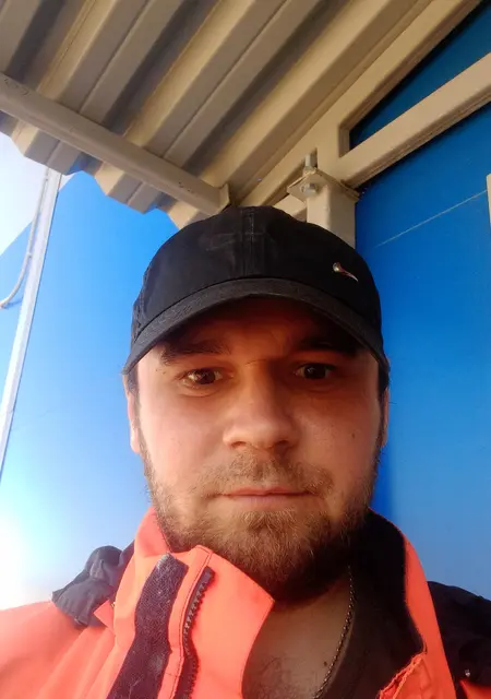 Александр из Нефтеюганска, мне 38, познакомлюсь для общения