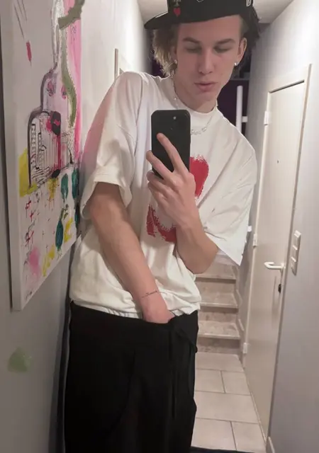 Я Марк, 21, из Ярославля, ищу знакомства без обязательств