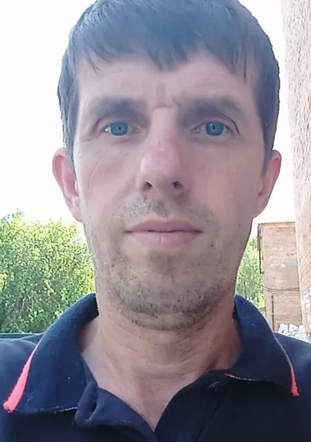 Я Yuri, 47, знакомлюсь для приятного времяпровождения в Бердске