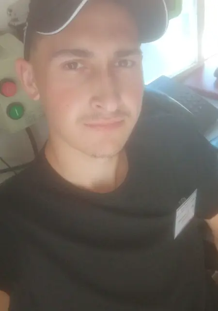 Диман из Калачинска, мне 20, познакомлюсь для приятного времяпровождения