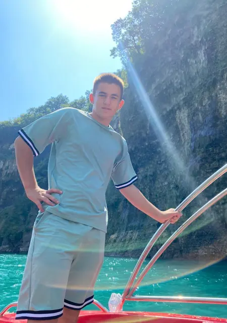 Руслан из Астрахани, мне 20, познакомлюсь на одну ночь