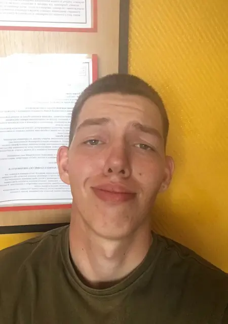 Я Илья, 21, из Волгодонска, ищу знакомства на одну ночь