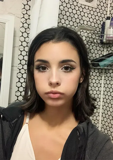 Я Оксана, 19, из Саяногорска, ищу знакомство для дружбы