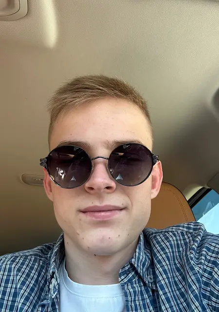 Я Давид, 21, из Краснодара, ищу знакомства без обязательств