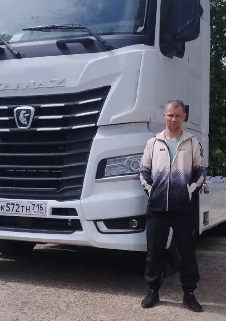 Я Илья, 46, из Москвы, ищу знакомство для вирта