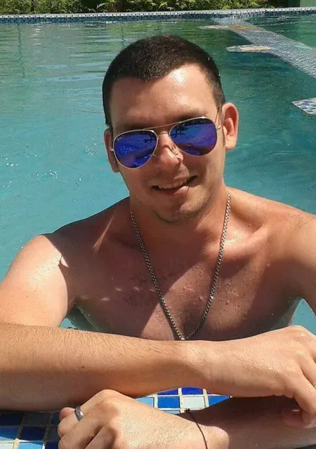 Я Ярослав, 35, знакомлюсь на одну ночь в Санкт-Петербурге