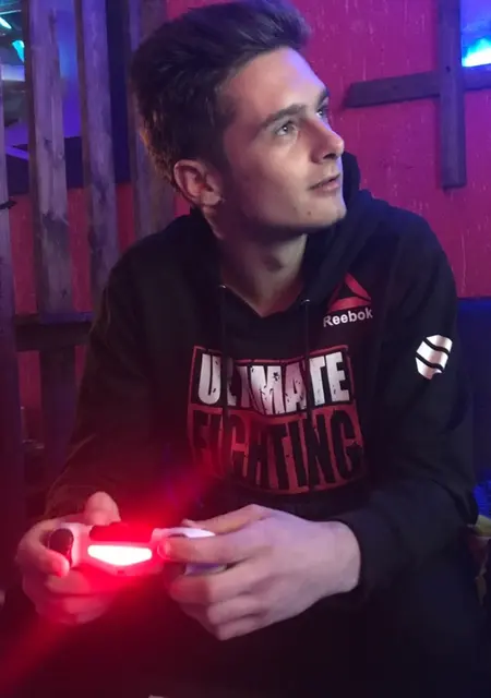 Я Артем, 23, из Твери, ищу знакомство для приятного времяпровождения