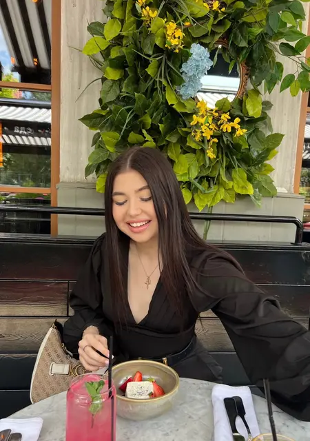 Яня из Москвы, мне 25, познакомлюсь для постоянных отношений