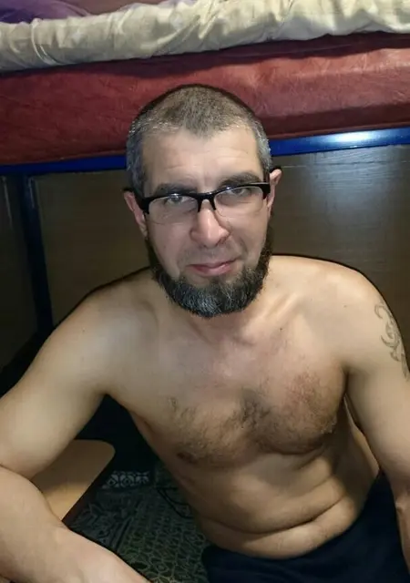 Слава из Когалыма, ищу на сайте знакомства на одну ночь