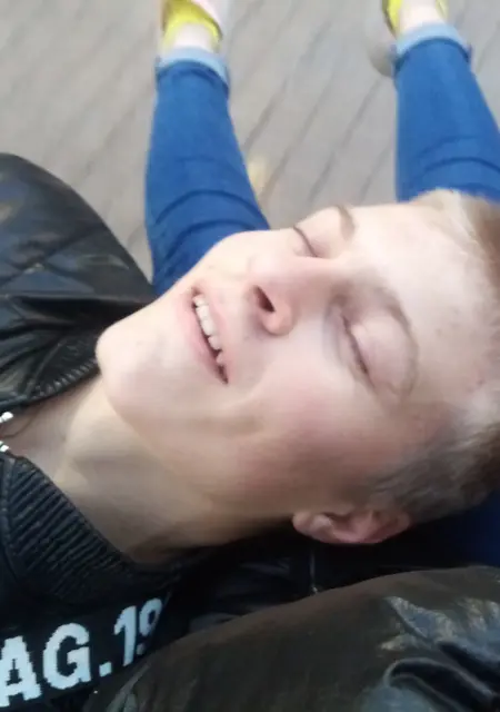 Я Андрей, 21, из Ачинска, ищу знакомства на одну ночь