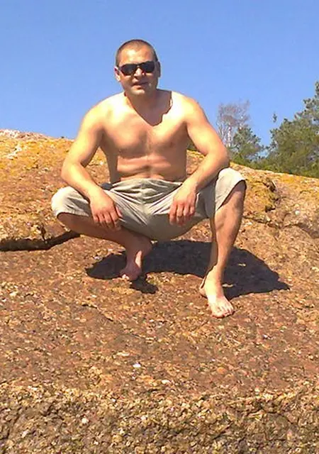 Саша из Волхова, мне 47, познакомлюсь на одну ночь