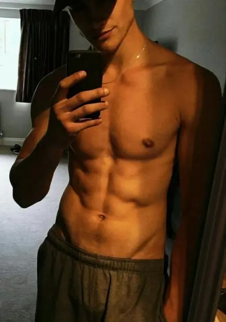 Я Кирилл, 22, из Серова, ищу знакомства без обязательств