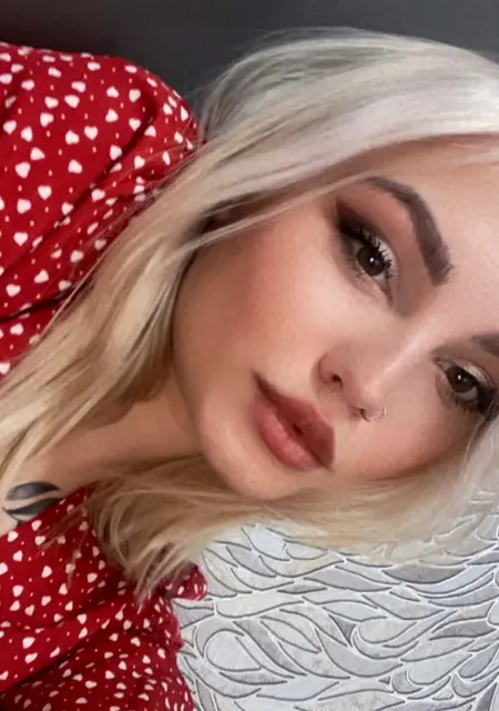 Я Lina, 22, из Томска, ищу знакомство для постоянных отношений